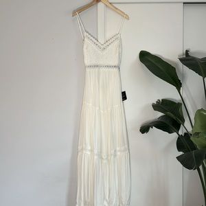 LuLus Maxi Dress, Size M - NWT